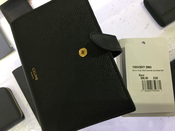 CELINE 大人気 セリーヌスーパーコピー STRAP WALLET Mサイズ 折畳み長財布 10B643BFP.38NO